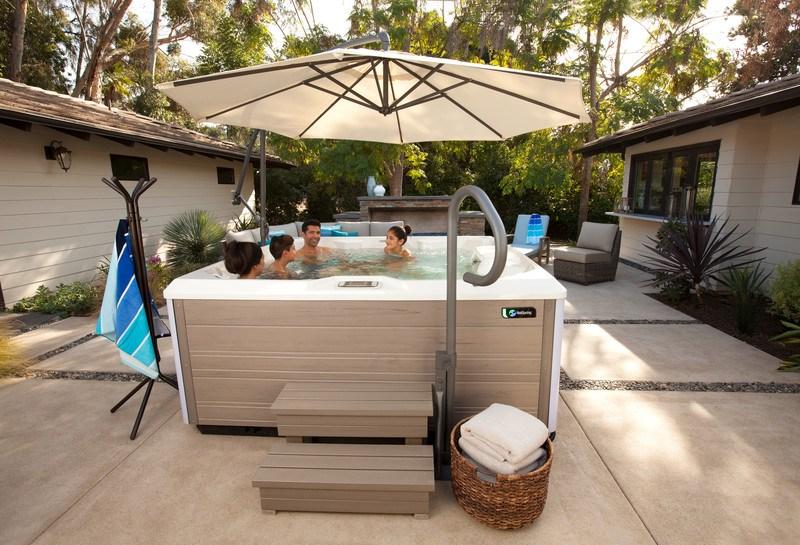 outdoor jacuzzi tub