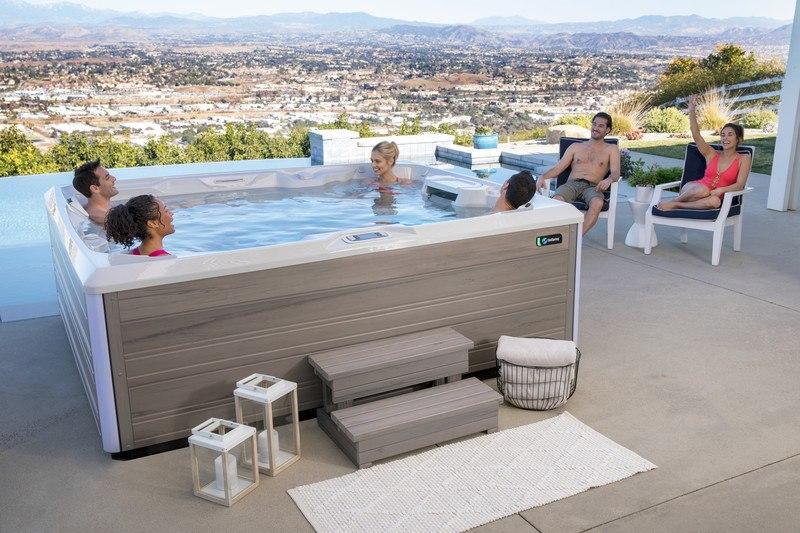 outdoor jacuzzi tub