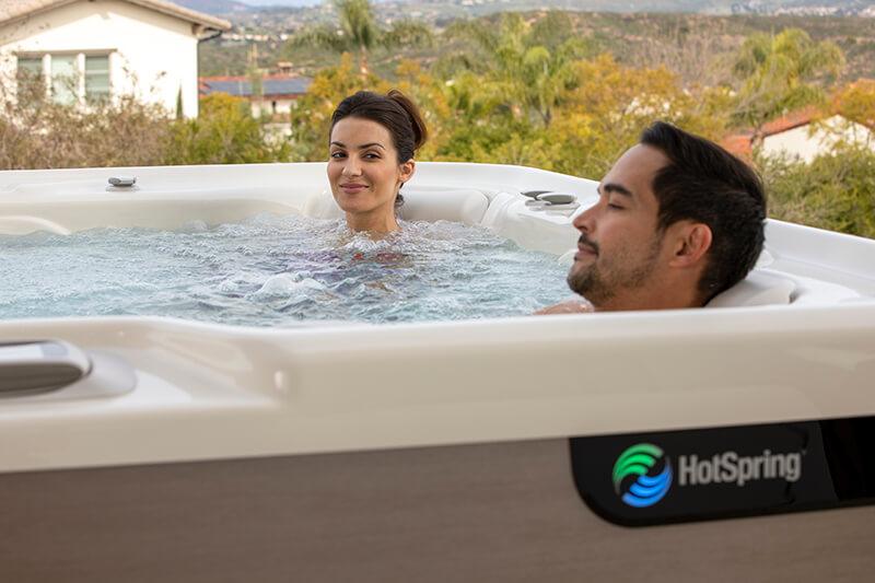 Hot Spring Highlife Envoy 2019 Alpine White Bronze Couple