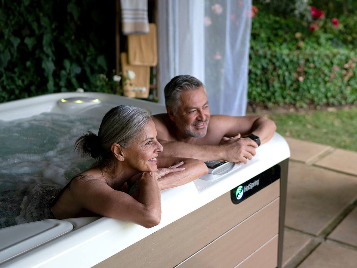 hot-spring-advantages-couple-looking-out-a-spot